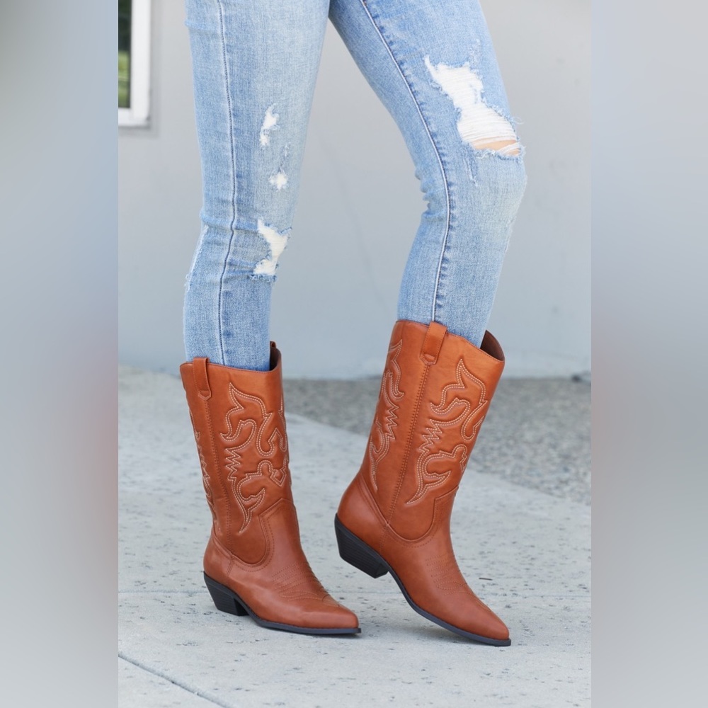 Countryside Lane Mid-Calf Embroidered Cowboy Boots